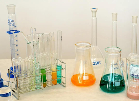 進(jìn)實(shí)驗(yàn)室的第一件事，為什么是刷瓶子？